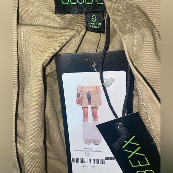 GREATEST ESCAPE PLEATED MINI SKIRT ✨NWT✨ - Picture 7 of 7